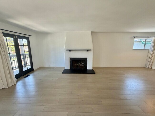 Building Photo - Hill Section 3BD Home with Large Backyard & Renovated Quartz Kitchen
