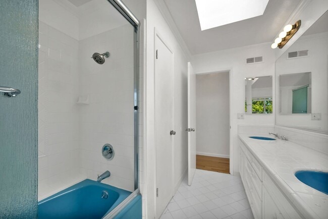 Building Photo - Executive Saratoga Home + ADU | Pool & Spa | Lynbrook High School District