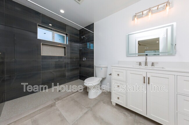 Building Photo - 7510 Etiwanda Ave