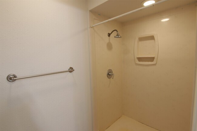 Building Photo - 15127 Grove Gardens Dr