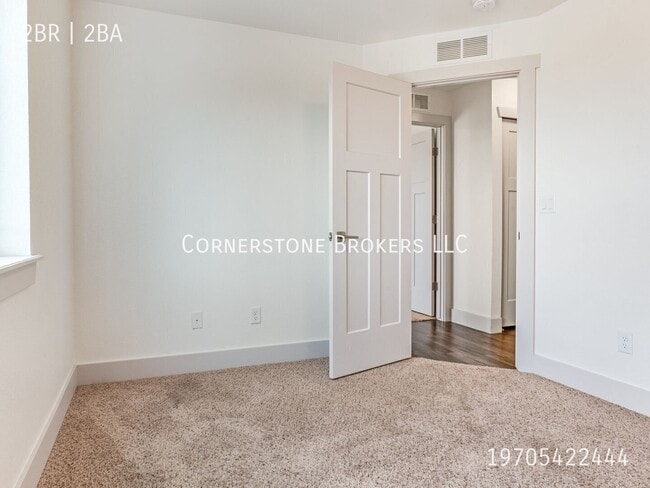 Building Photo - 108 Park View-D
