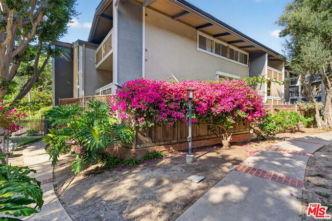 Building Photo - 6305 Green Valley Cir