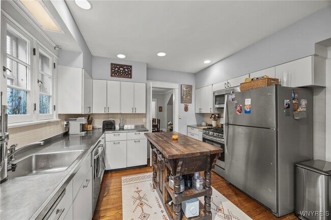 Building Photo - 736 Lafayette Ave