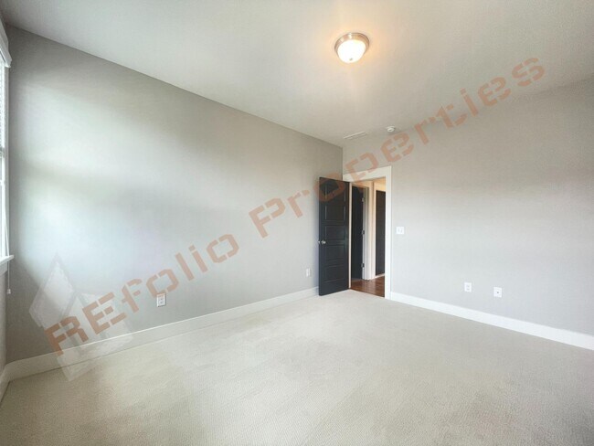 Building Photo - 413 Ancient Oaks Dr