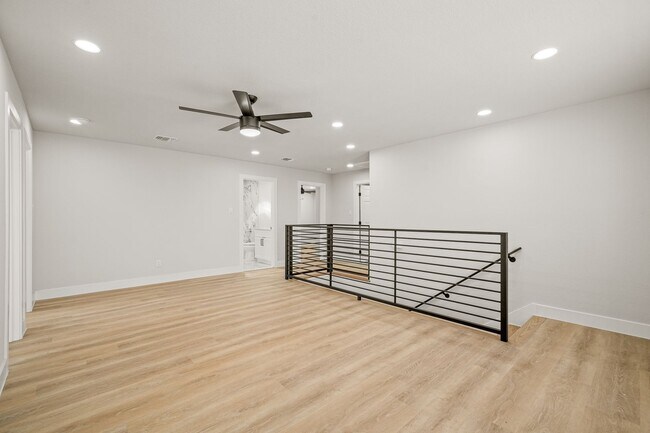 Building Photo - BEAUTIFUL 4 BEDROOM PROPERTY LOCATED IN BU...