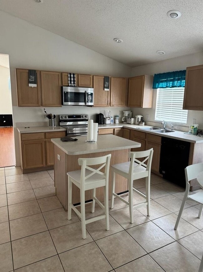 Building Photo - Davenport Home
