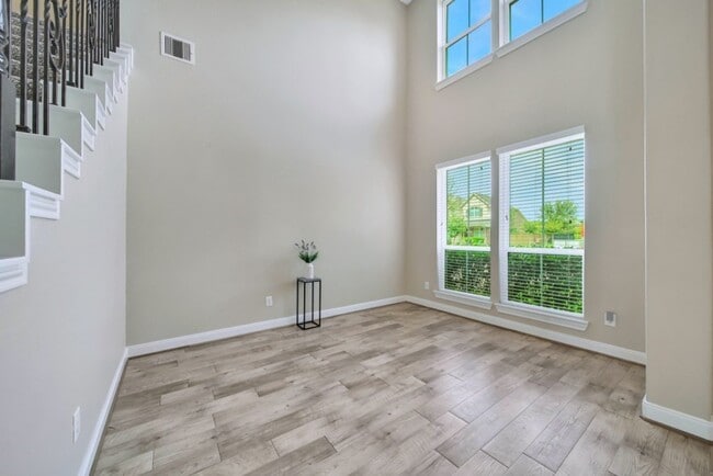 Building Photo - 3007 Rocky Point Dr