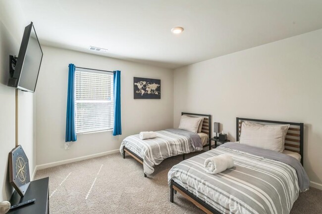 Building Photo - 7595 Jennadee Dr