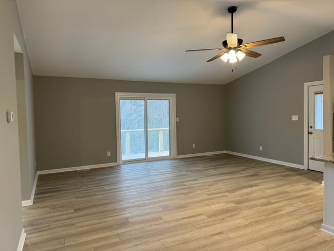 Building Photo - One Bedroom Ranch Home in Denver