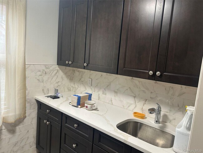 Building Photo - 133-24 Blossom Ave