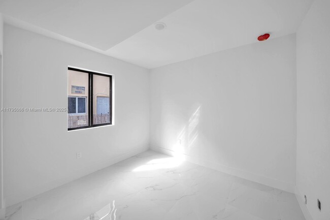 Building Photo - 450 Beacom Blvd
