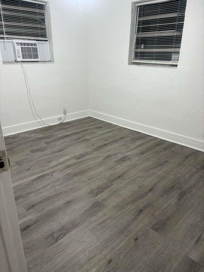 Building Photo - 1715 NW 8th Ct