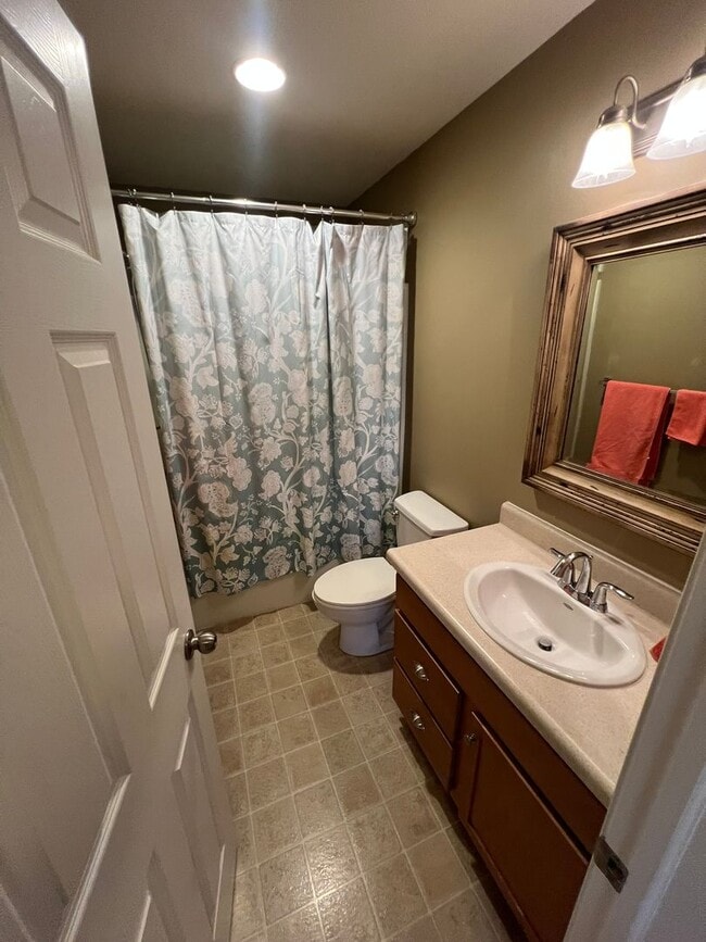 Building Photo - Great family home next door to Edwards Elementary in west Ames-4 bedroom 3 1/2 baths, 2 car garag...