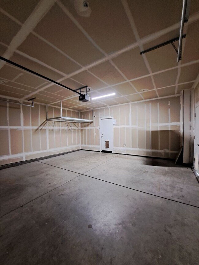 Building Photo - Rent Reduced to $2300 & Move in Special Half Off the 1st Month's Rent – Single Level 3BR Home w/ ...