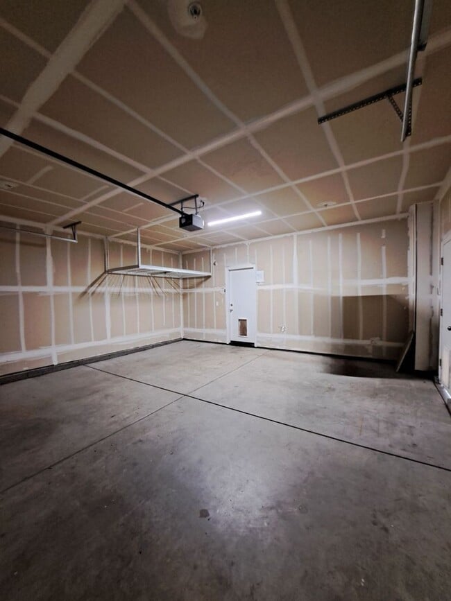 Building Photo - Single Level 3BR Home w/ Backyard in Clovis!