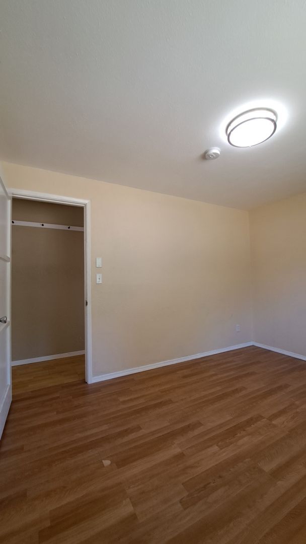 Building Photo - 2 Bedroom 1 Bath Duplex