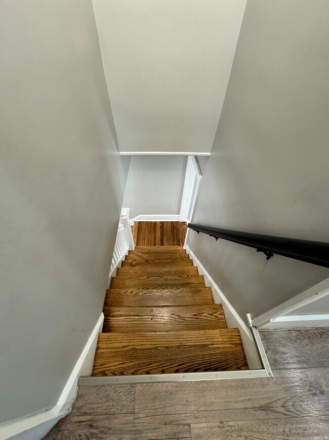 Building Photo - 1230 N Kealing Ave