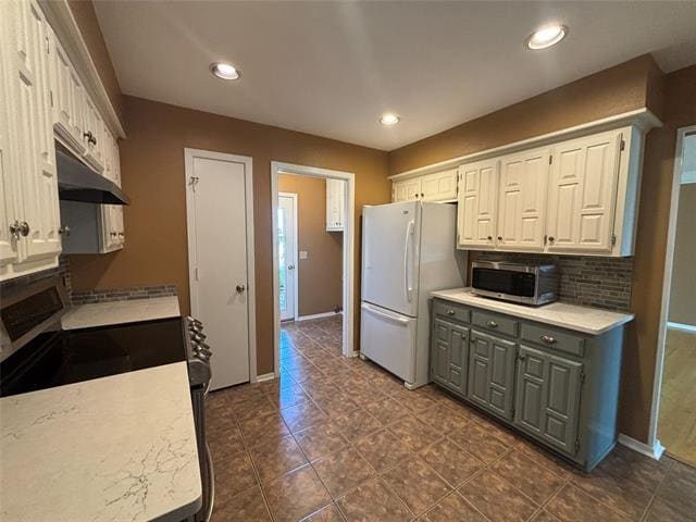 Building Photo - 3300 Wells Dr