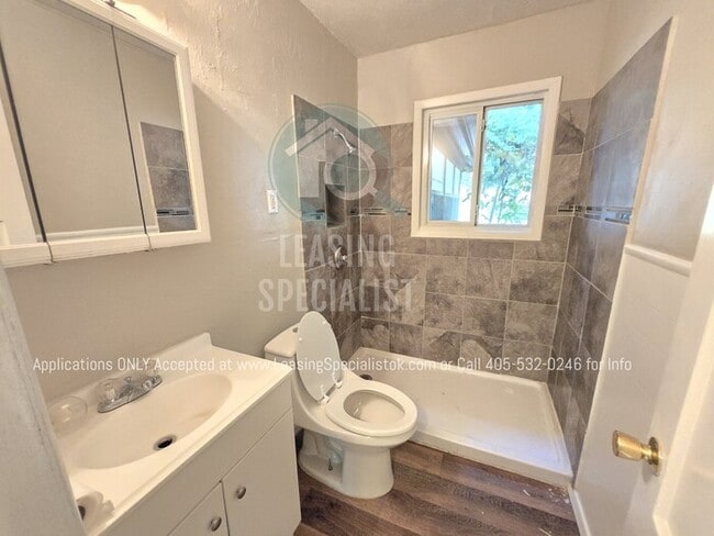 Building Photo - Charming Del City 4 Bed 2 bath!