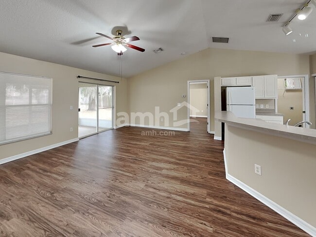 Building Photo - 1322 Lake Idamere Blvd