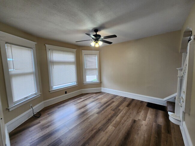 Building Photo - 603 Leclaire St
