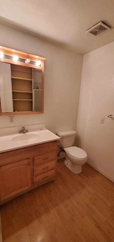 Building Photo - 1138 E 2nd St