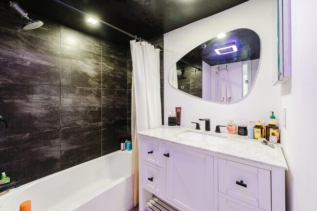 Building Photo - 800 E Camino Real