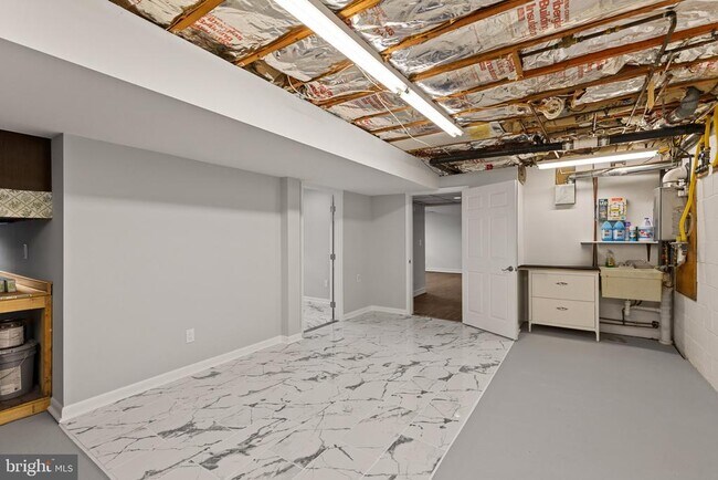 Building Photo - 8006 Woodhaven Ct