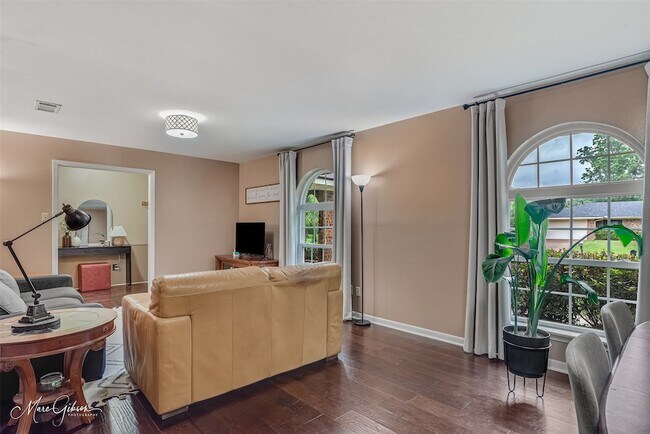 Building Photo - 7440 Camelback Dr