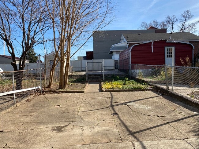 Building Photo - Renovated Hill Home for Rent!