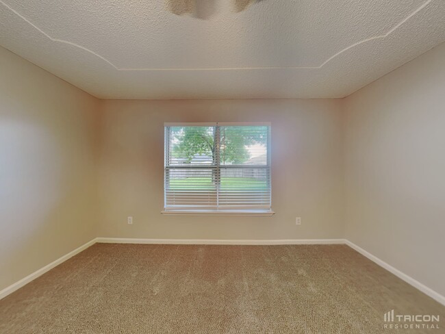 Building Photo - 4500 Loveland Pass Dr E