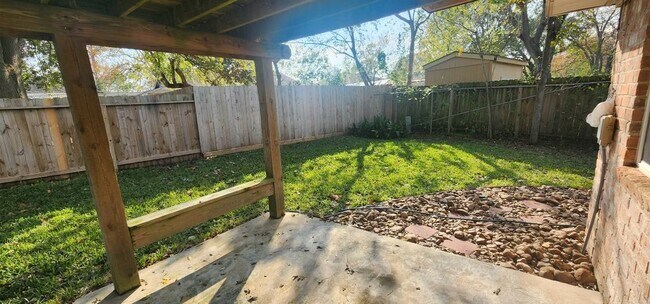 Building Photo - 13607 Elm Ct