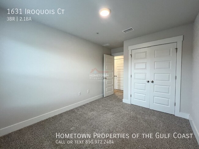 Building Photo - Beautiful 3 Bed, 2.5 Bath Rental in Pensac...