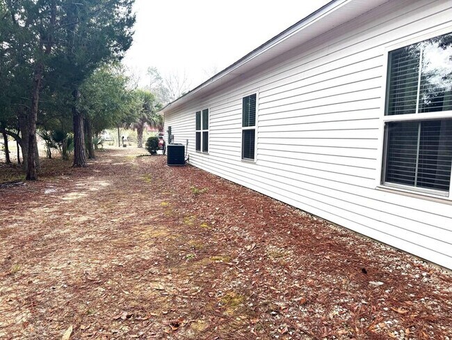 Building Photo - 105 Saunders Cir