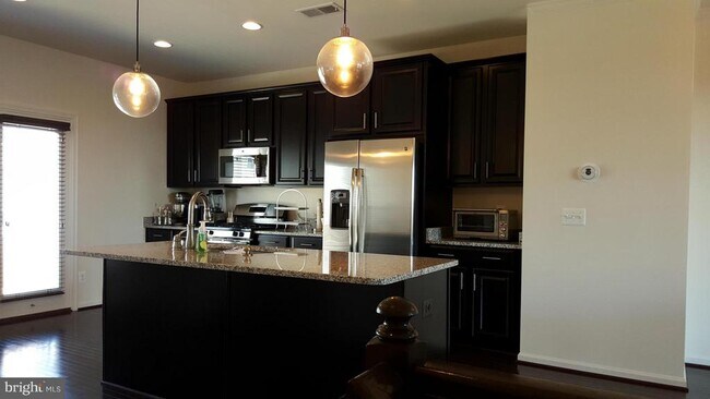Building Photo - 21725 Pagoda Terrace
