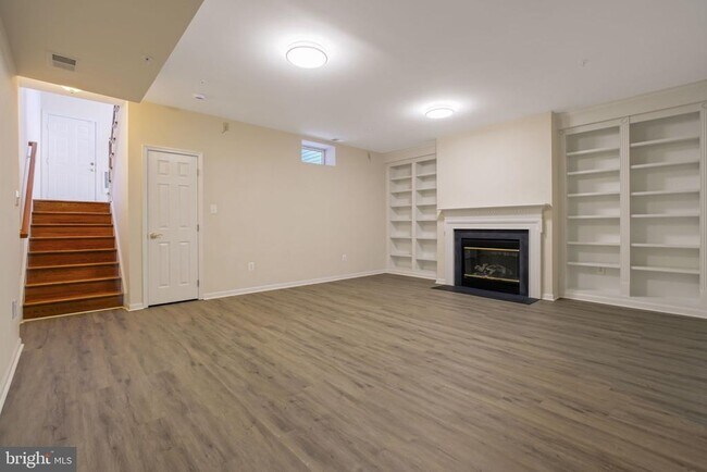 Building Photo - 725 Ridgemont Ave