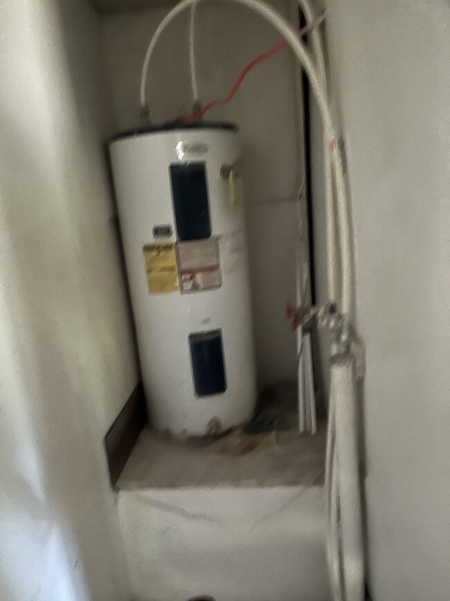 Building Photo - 319 N G St