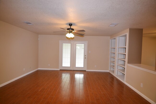 Building Photo - Bedroom 2 Bath Home in Desirable NW Bridge...