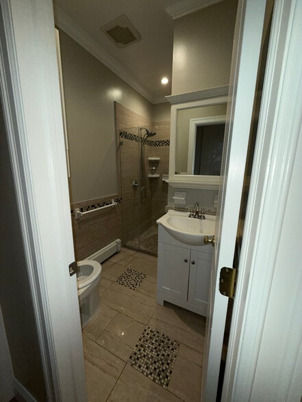 Building Photo - 150 S 6th Ave