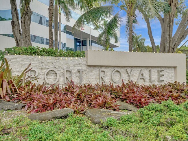 Building Photo - 3200 Port Royale Dr S