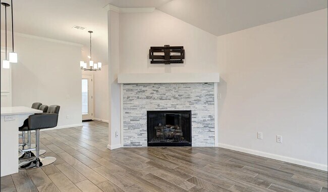 Building Photo - 4 Bedroom 2 Bathroom home with all appliances included