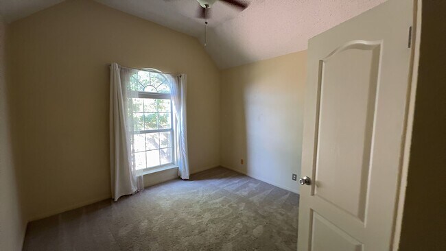 Building Photo - 1813 Volley Ln