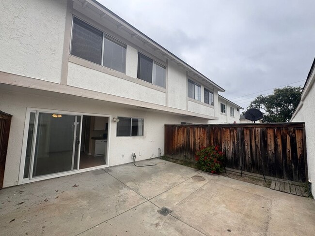 Building Photo - Beautiful Two Story Condo located In Oceanside!