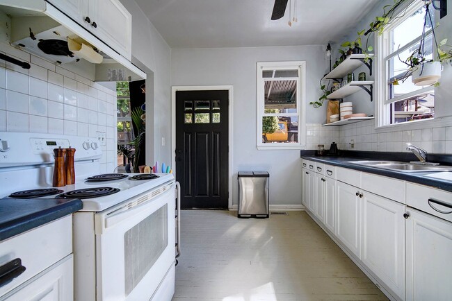 Building Photo - 13027 40th Ave S