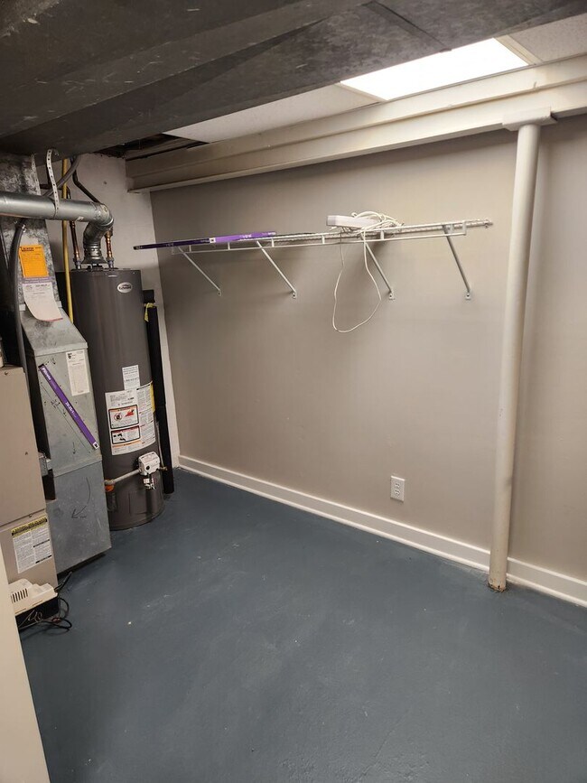 Building Photo - 3/2/1 Newly remodeled Plattsmouth house!