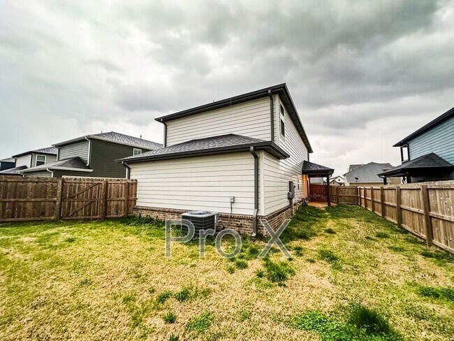 Building Photo - 1733 W Whitney Ln