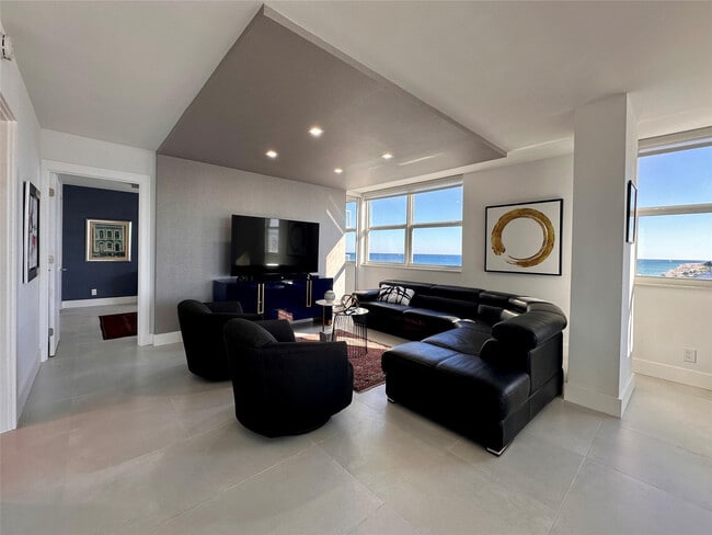 Building Photo - 209 N Fort Lauderdale Beach Blvd