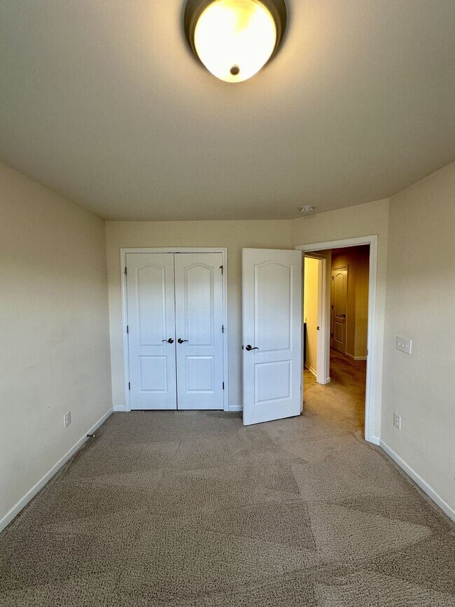 Building Photo - Beautiful, Well Kept, Townhouse in Popular Bridgemill