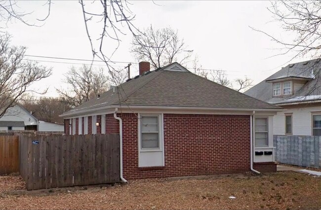 Building Photo - 1038 S Laura St