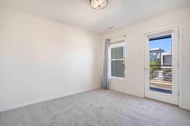 Building Photo - 3936 Silver Ave SE